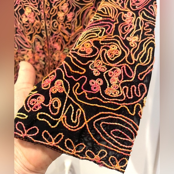 Casual Studio Colorful Embroidered Women's Top - Picture 4 of 14